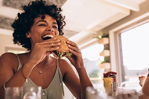 Patient in Amityville eating after taking out their Invisalign trays