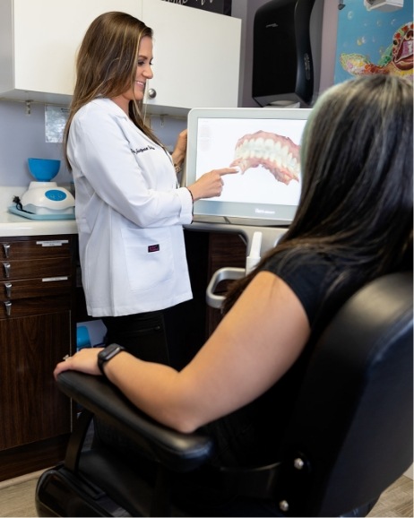 Doctor Justyna showing a patient digital models of their teeth