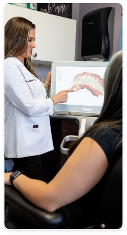 Amityville orthodontist showing a patient digital scans of their teeth on computer